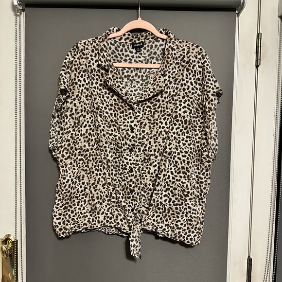 Torrid Black and Tan Leopard Button Down Shirt - Picture 4 of 4